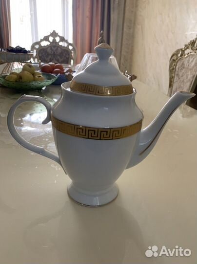 Заварочные чайники,чашки с блюдцами