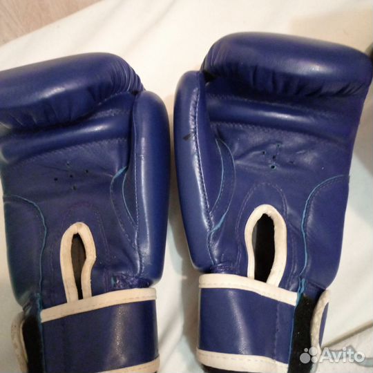 Боксерские перчатки