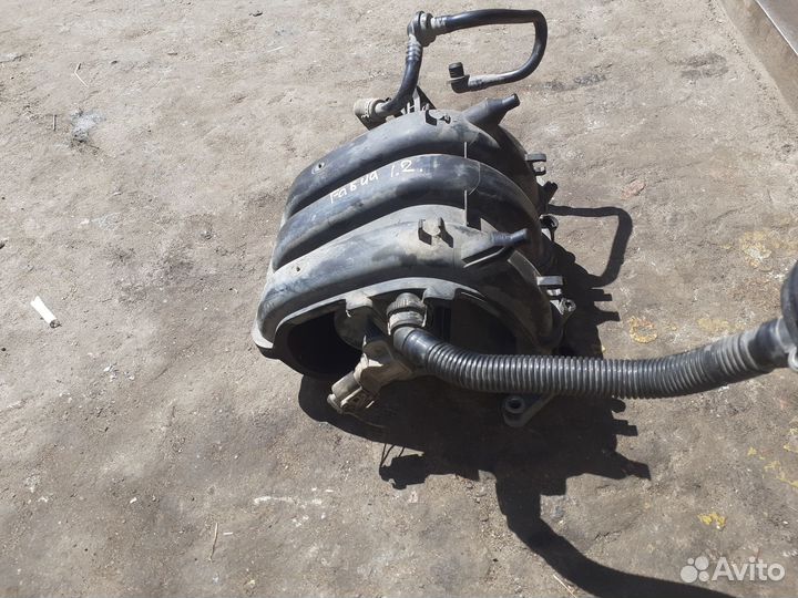 Коллектор впускной Skoda Fabia