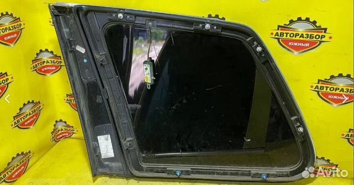 Стекло в крыло правое Volkswagen Touareg 2006г