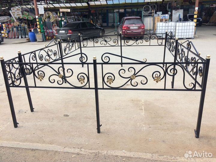 Ограды на кладбище и кованые декоративные ограды