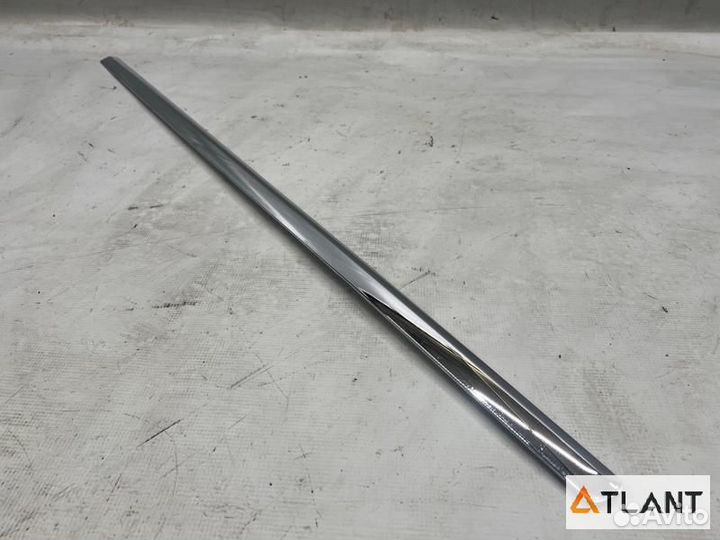 Молдинг на дверь передний правый nissan bluebird S