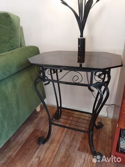 Светильник со столиком