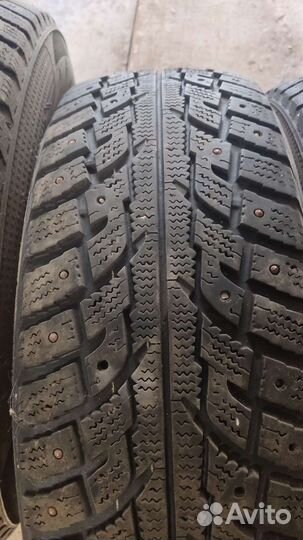 Kumho I'Zen RV Stud KC16 215/70 R16 100T