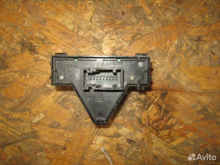 Кнопка аварийной сигнализации Opel Corsa D