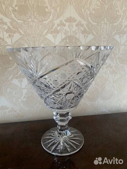 Хрустальная ваза для фруктов на ножке