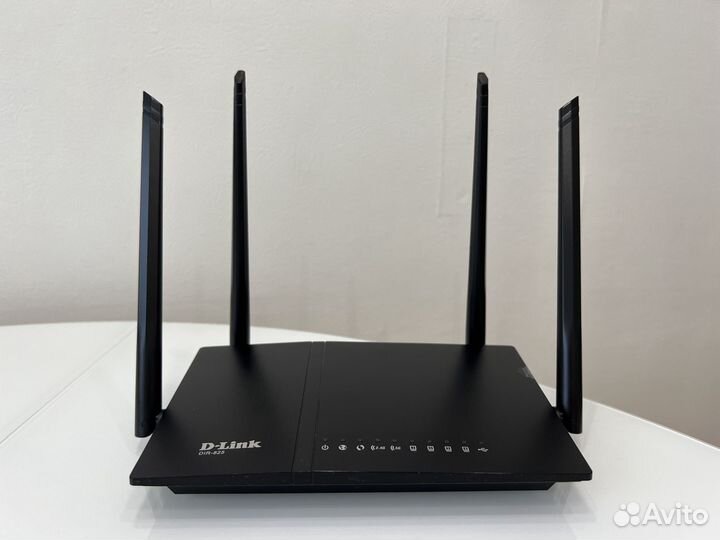 Wi-Fi роутер D-Link DIR-825