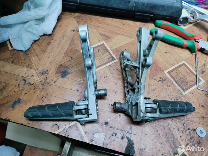 Подножки водительские Honda F4i