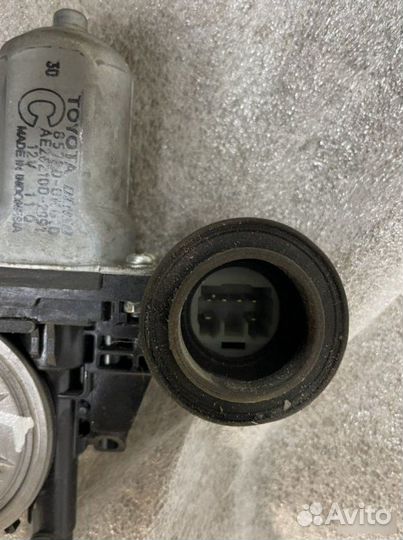 Моторчик стеклоподъемника Toyota Camry V40