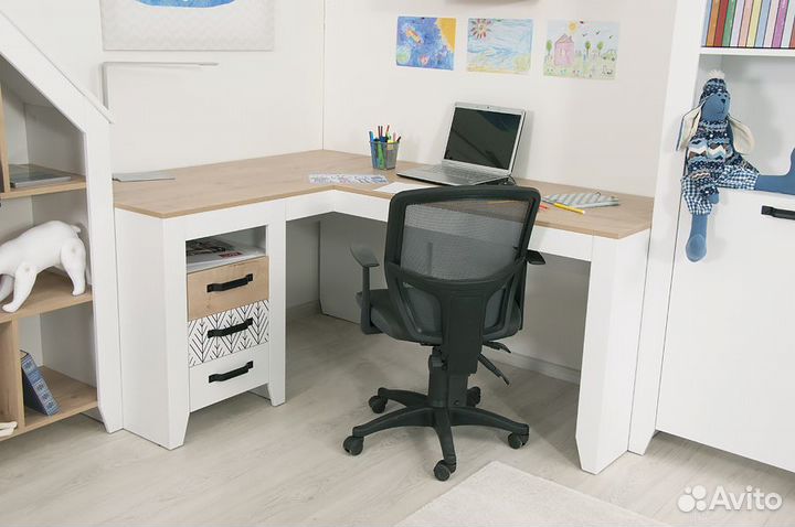 Угловой письменный стол