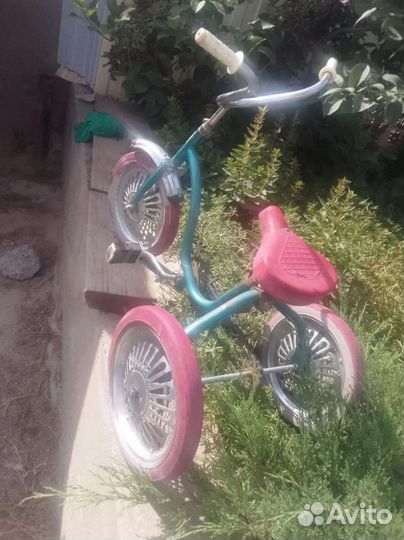 Трехколесный велосипед