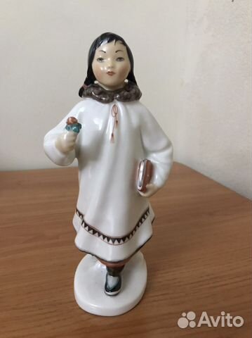 Статуэтка фарфоровая