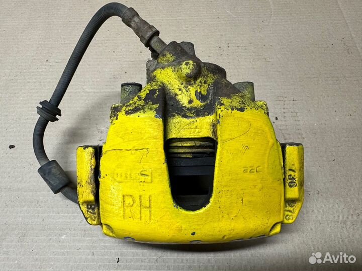 Суппорт передний правый Ford Focus 2