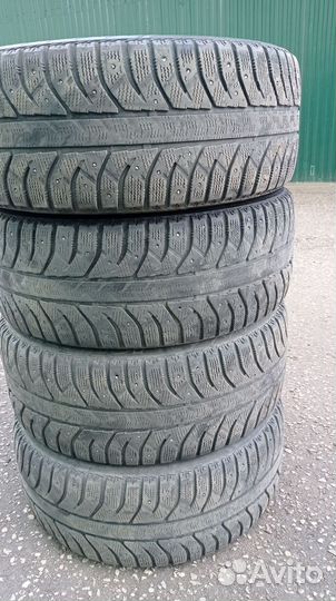Bridgestone Ice Cruiser 7000 215/50 R17