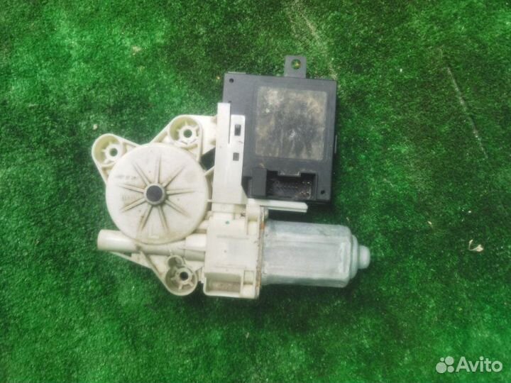 Моторчик стеклоподъемника задний левый Volvo S40