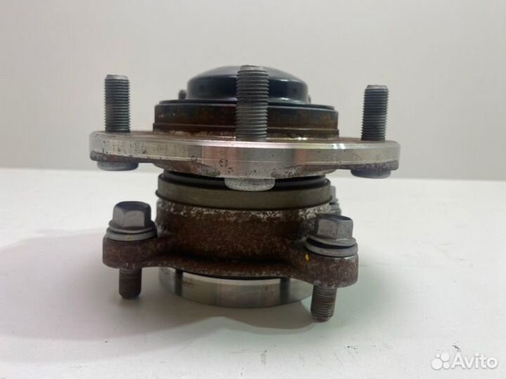 Ступица передняя левая Toyota Land Cruiser 200