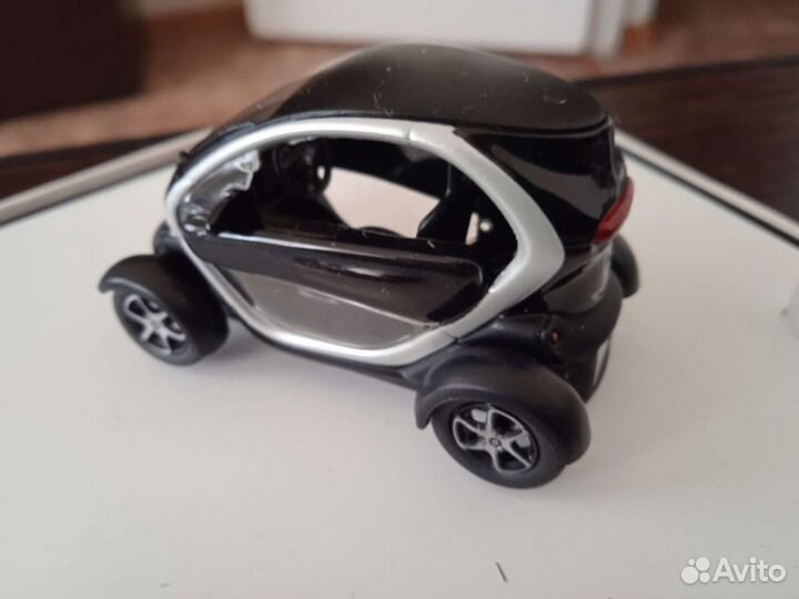Модель Renault Twizy масштаб 1:43