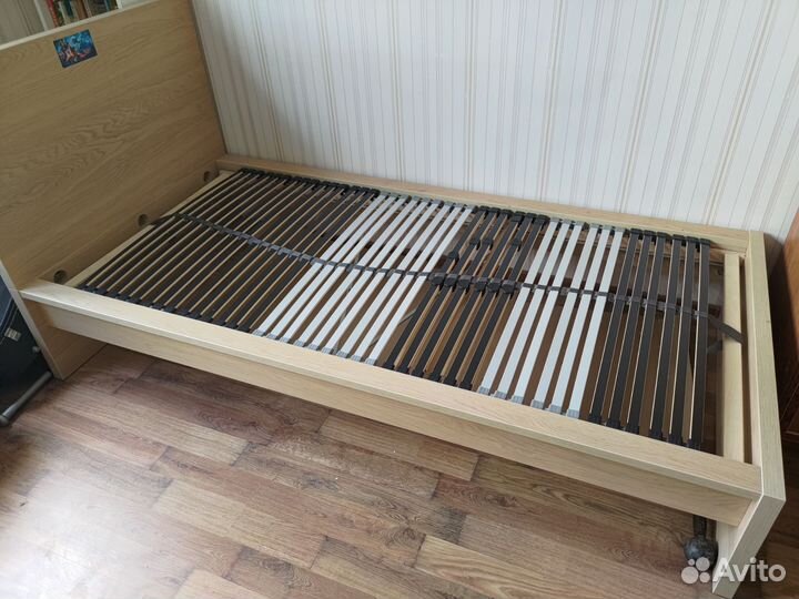 Кровать односпальная IKEA Malm 90x200