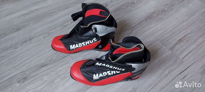 Лыжные ботинки коньковые madcshus Carbon