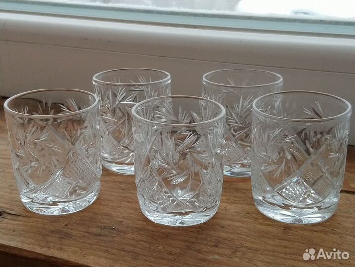 Хрустальные стопки и бокалы