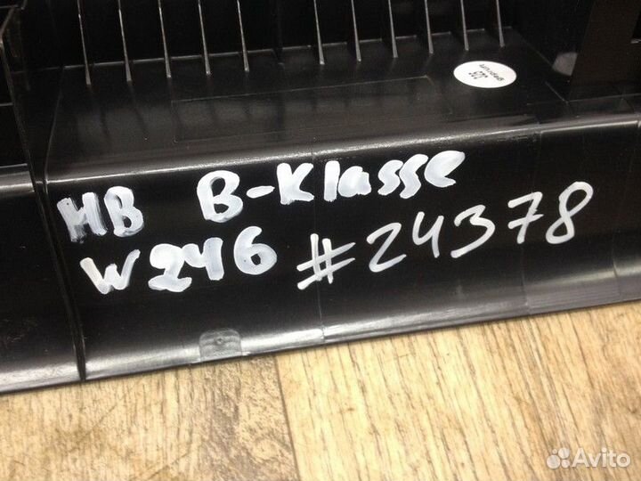 Обшивка багажника - панель задка Mercedes B-Klasse