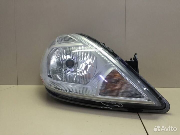 Фара правая Nissan Tiida C11 2007-2014