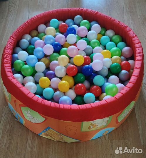 Сухой бассейн с шариками