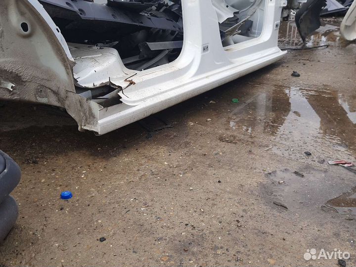 Порог правый Volkswagen Polo 5