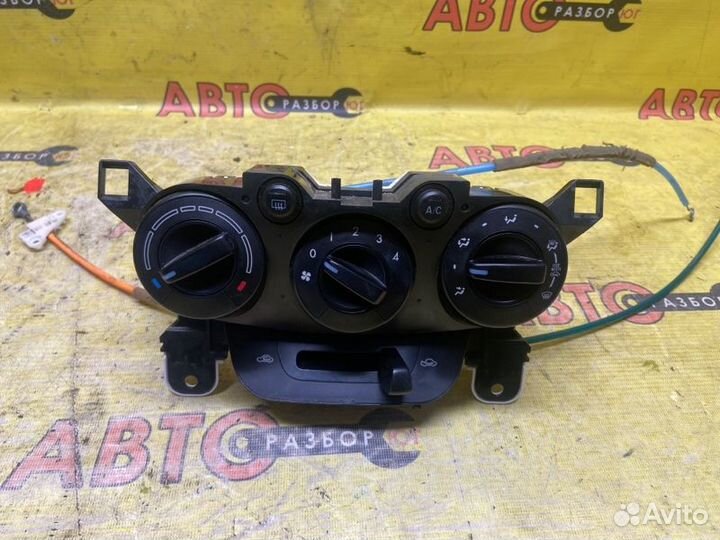 Блок управления климат-контролем Mazda Mazda2