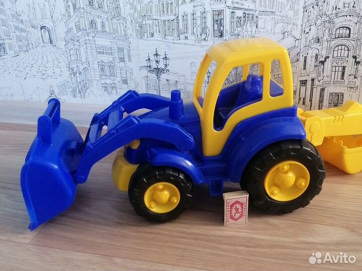 Трактор игрушка