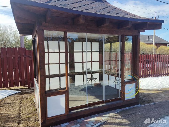 Безрамное раздвижное остекление веранд