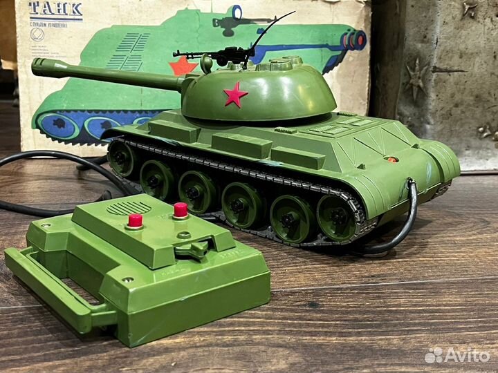 Игрушка танк СССР