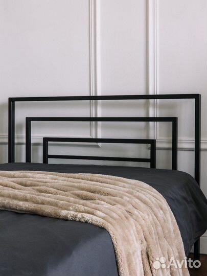 Кровать в стиле лофт