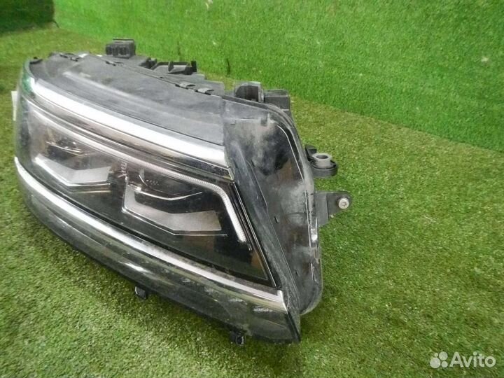Фара правая Volkswagen Tiguan