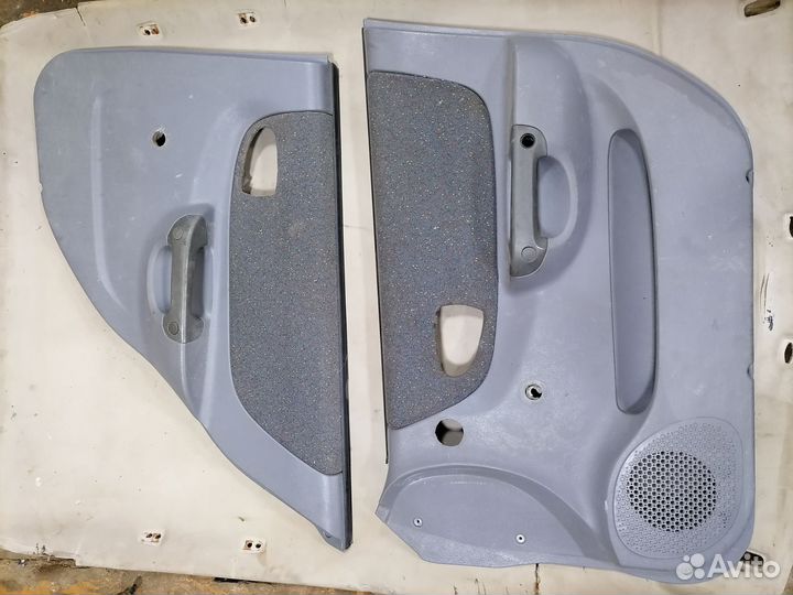 Обшивка двери правой для Hyundai Accent II +tagaz