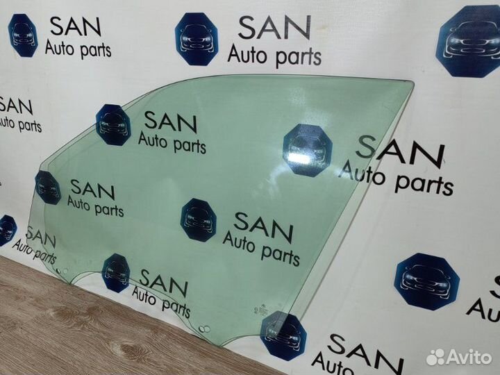 Стекло двери переднее левое Bmw X5 E70 N52B30AF