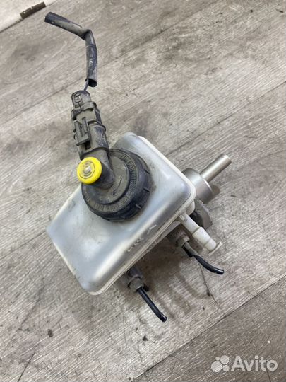 Цилиндр тормозной главный Renault Logan