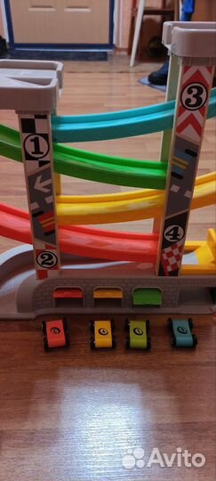 Детская игрушка: говорящая собака и трек