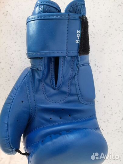 Боксерские перчатки, защита голени и стопы