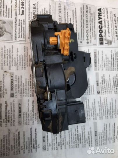 Замок передней левой двери на опель астра j