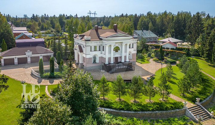 Дом 615 м² на участке 60 сот.