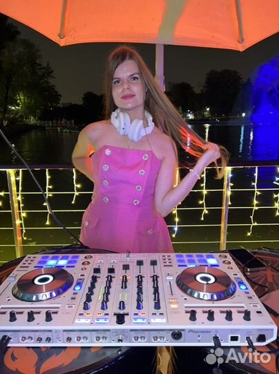 Диджей девушка