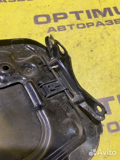 Лючок бензобака Toyota Voxy