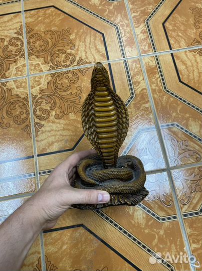 Статуэтка кобры