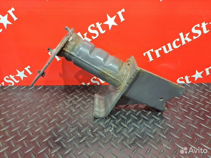 Кронштейн усилителя бампера правый