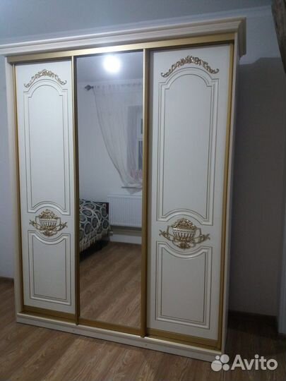 Шкаф