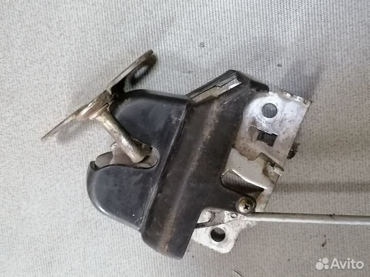 Замок багажника Mitsubishi Mirage 1986-1991