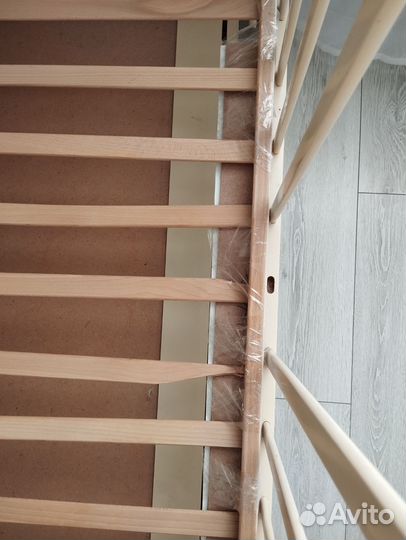 Детская кроватка с маятником и ящиком