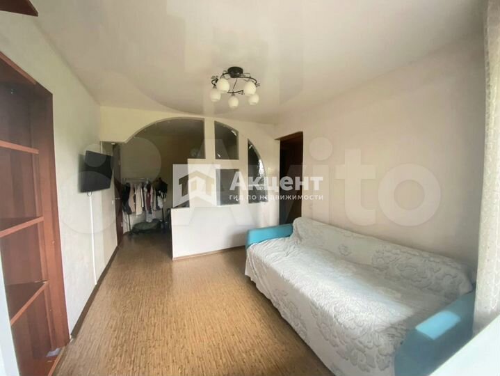 2-к. квартира, 40 м², 3/3 эт.