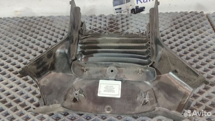 810W461130112 Кожух рулевой колонки верхний Sitrak